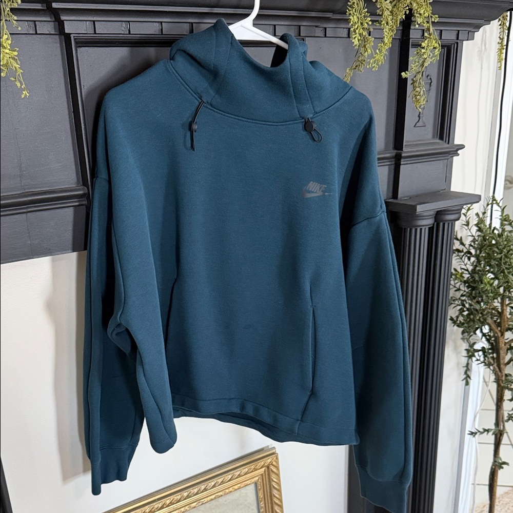 Nike Tech Women’s XL hoodie
